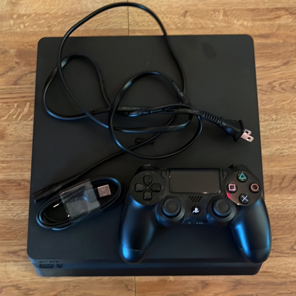 PS4 Slim 1 Terabyte